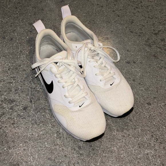 Nike women’s size 9 air max tavas - Picture 1 of 3
